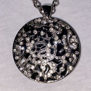 ✅Panther face silver tone pendant  w/black enamel/rhinestone 🐆